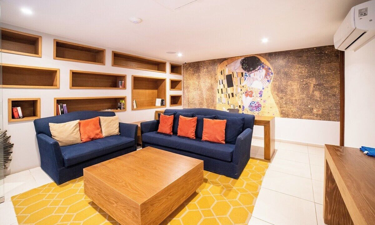 Photo of Livingroom in 12th Street