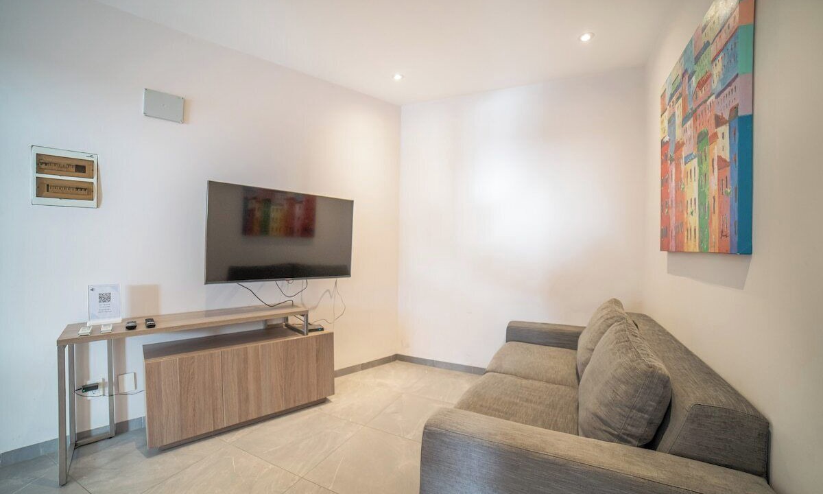 Photo of Livingroom in 12th Street