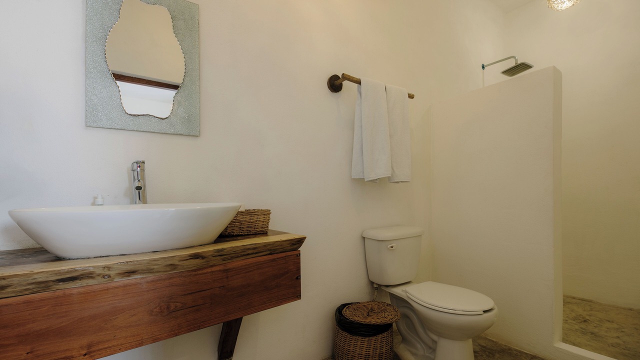 Photo of Bathroom in Francisco Uh May