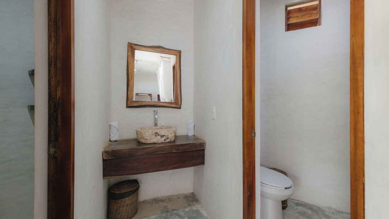 Photo of Bathroom in Francisco Uh May