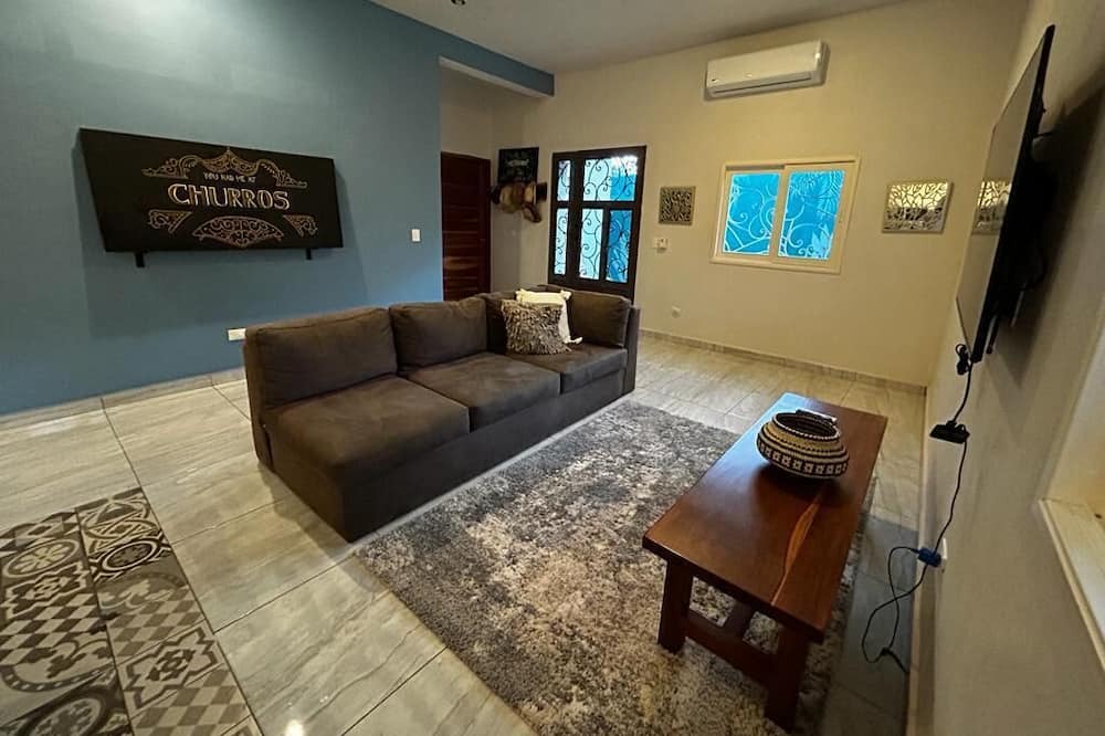 Photo of Livingroom in Francisco Uh May