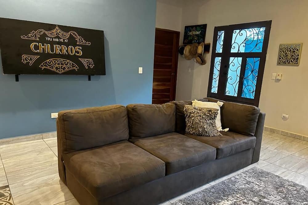 Photo of Livingroom in Francisco Uh May