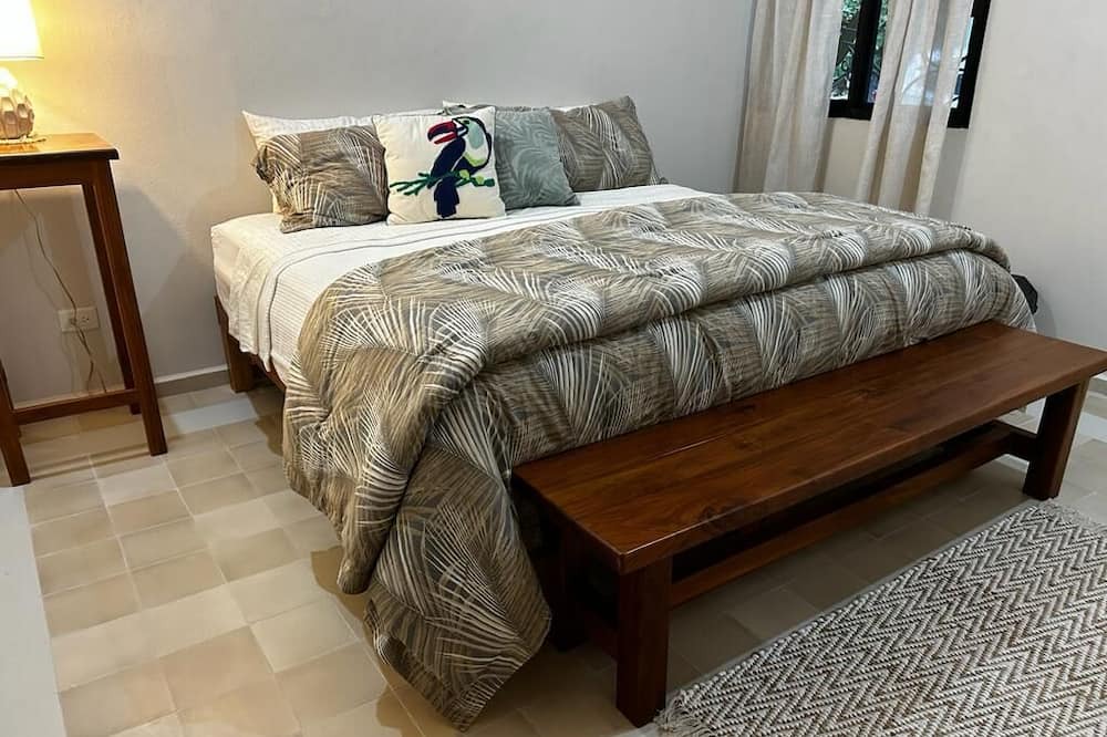 Photo of Bedroom in Francisco Uh May