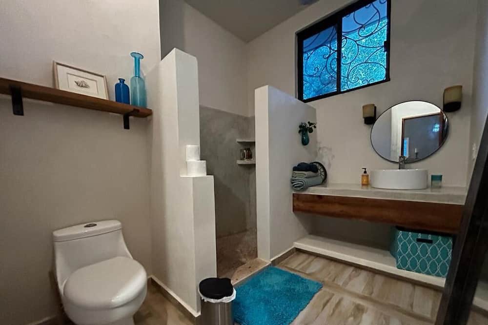 Photo of Bathroom in Francisco Uh May