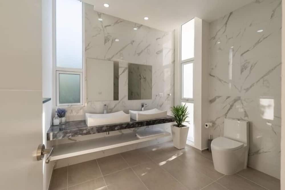 Photo of Bathroom in Tankah
