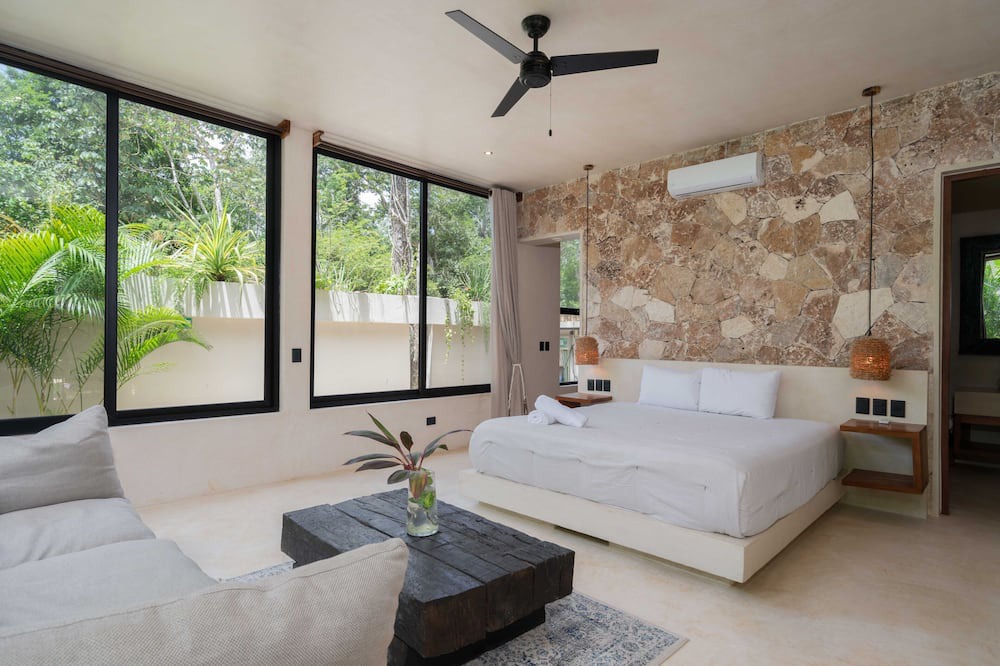 Photo of Bedroom in Francisco Uh May