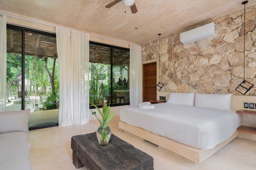 Photo of Bedroom in Francisco Uh May