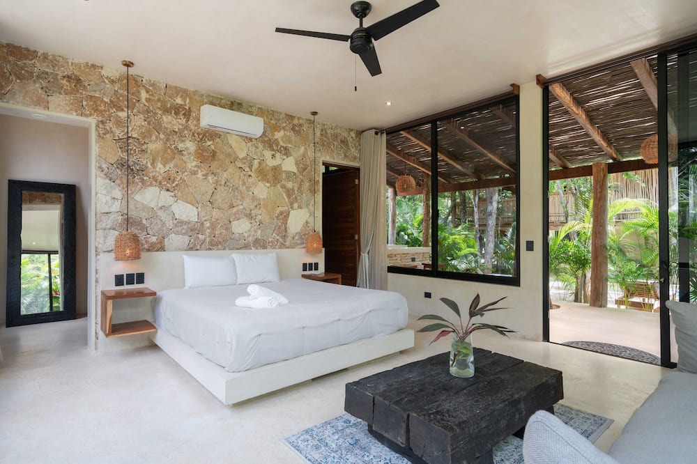 Photo of Bedroom in Francisco Uh May