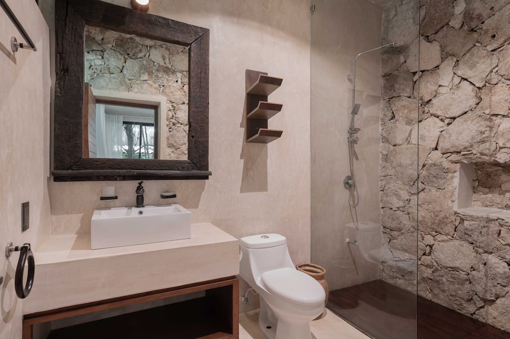 Photo of Bathroom in Francisco Uh May