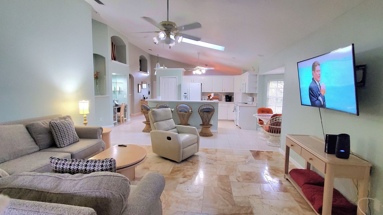 Photo of Livingroom in Edgewater