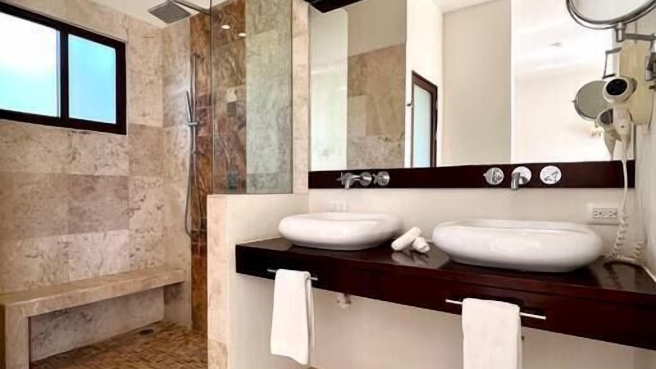 Photo of Bathroom in Francisco Uh May