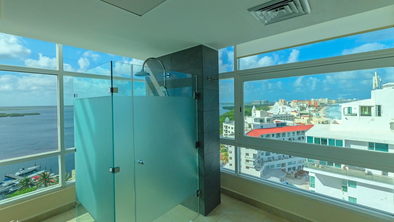 Photo of Bathroom in Zona Hotelera