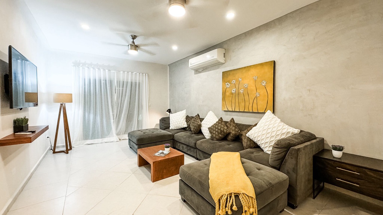 Photo of Livingroom in Downtown