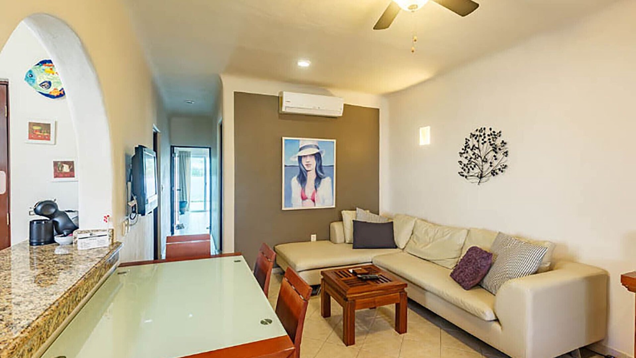 Photo of Livingroom in 12th Street