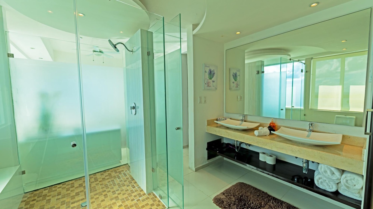 Photo of Bathroom in Zona Hotelera