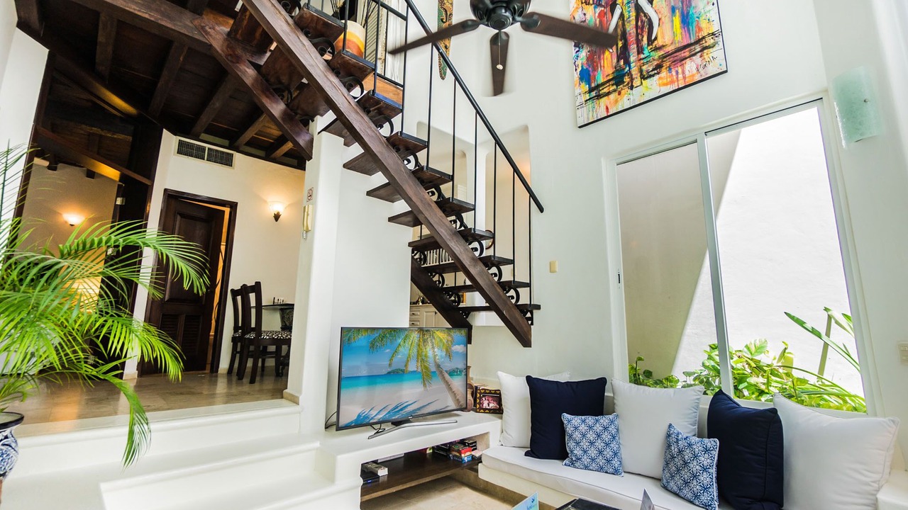 Photo of Livingroom in Downtown
