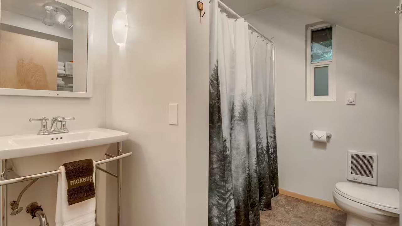 Photo of Bathroom in Rhododendron