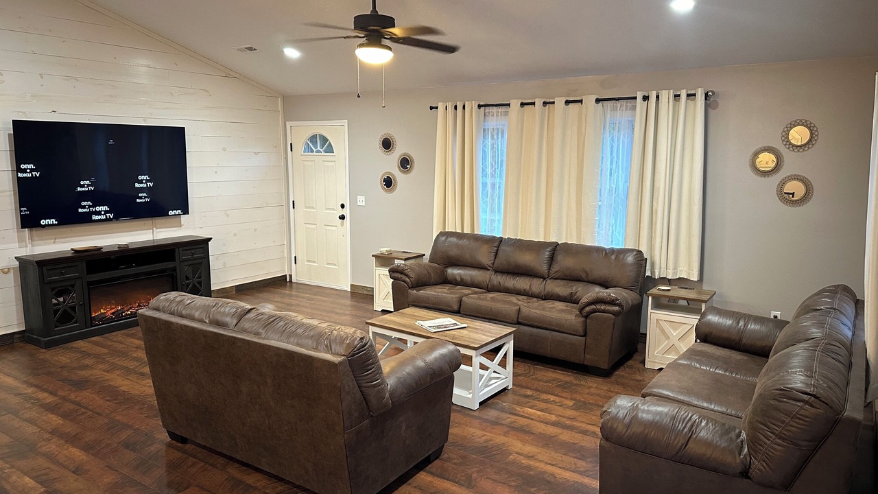 Photo of Livingroom in Van Buren