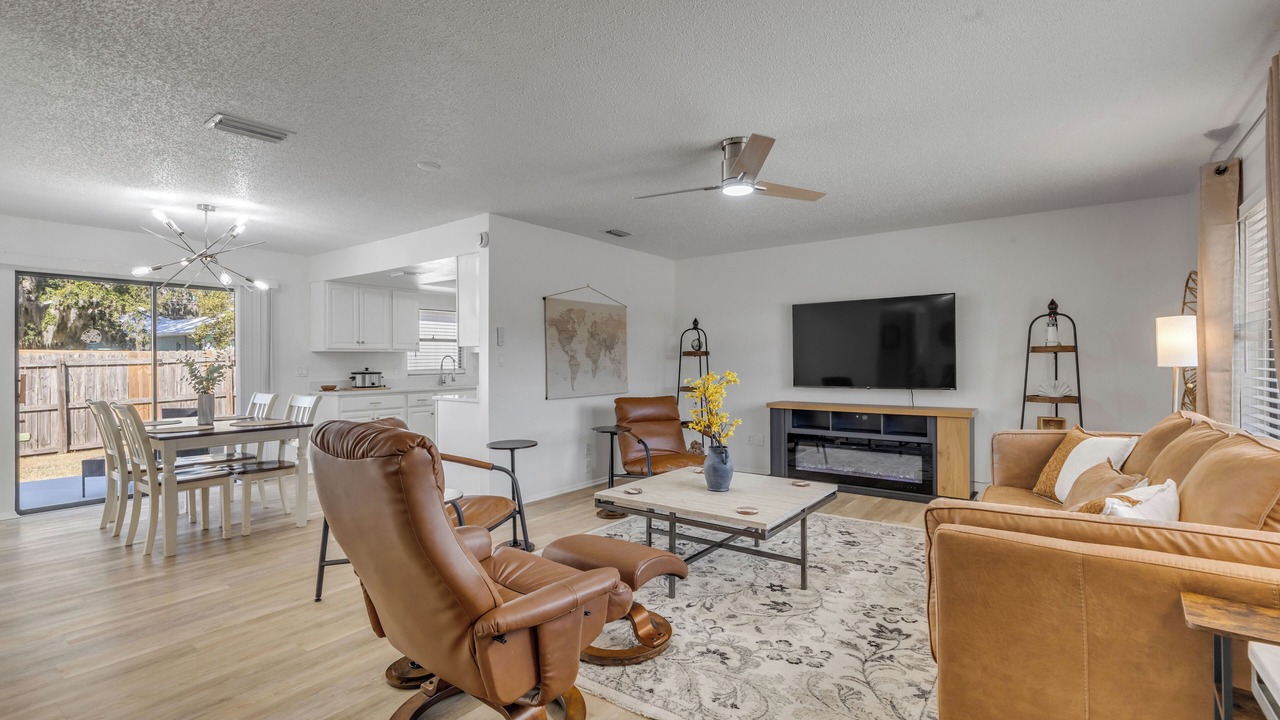 Photo of Livingroom in Edgewater
