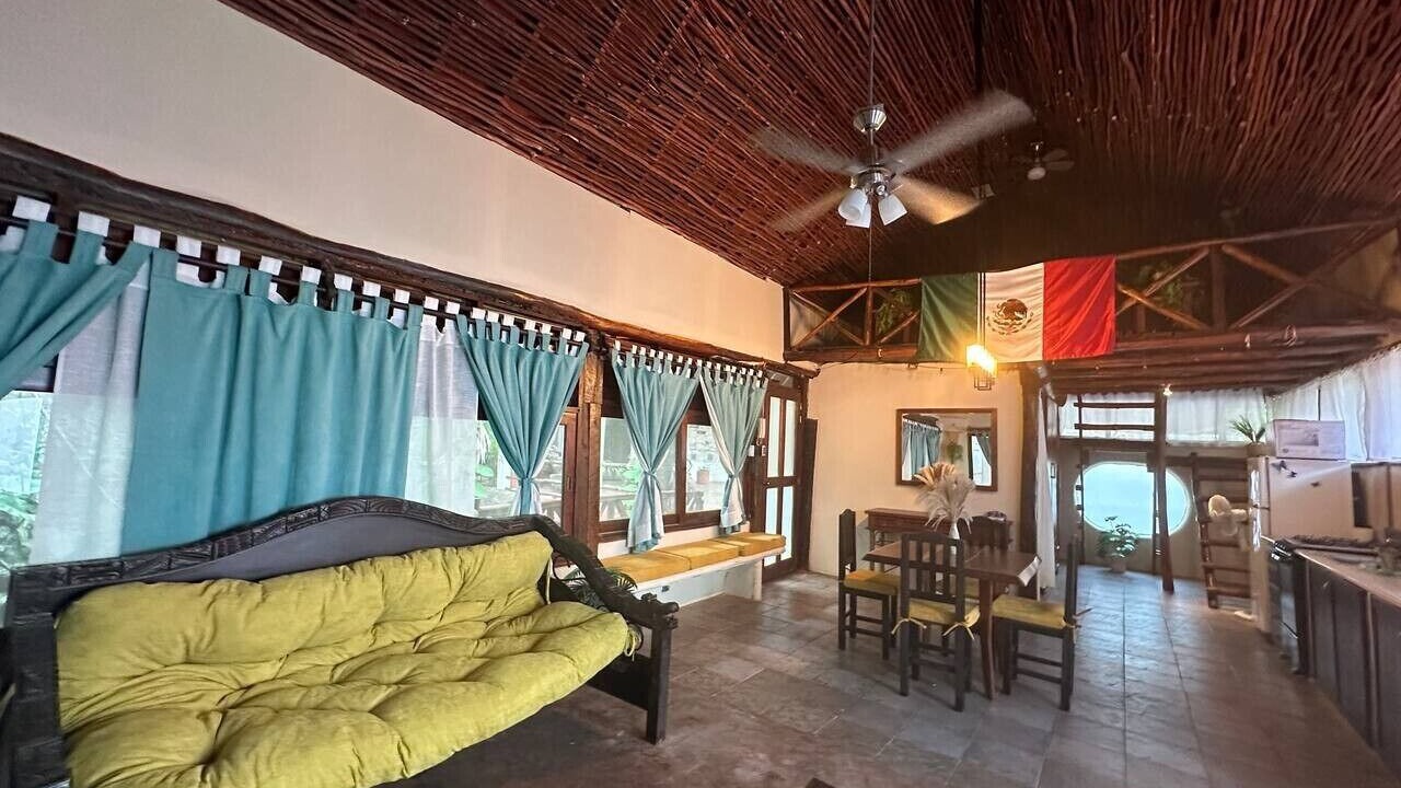 Photo of Livingroom in Downtown