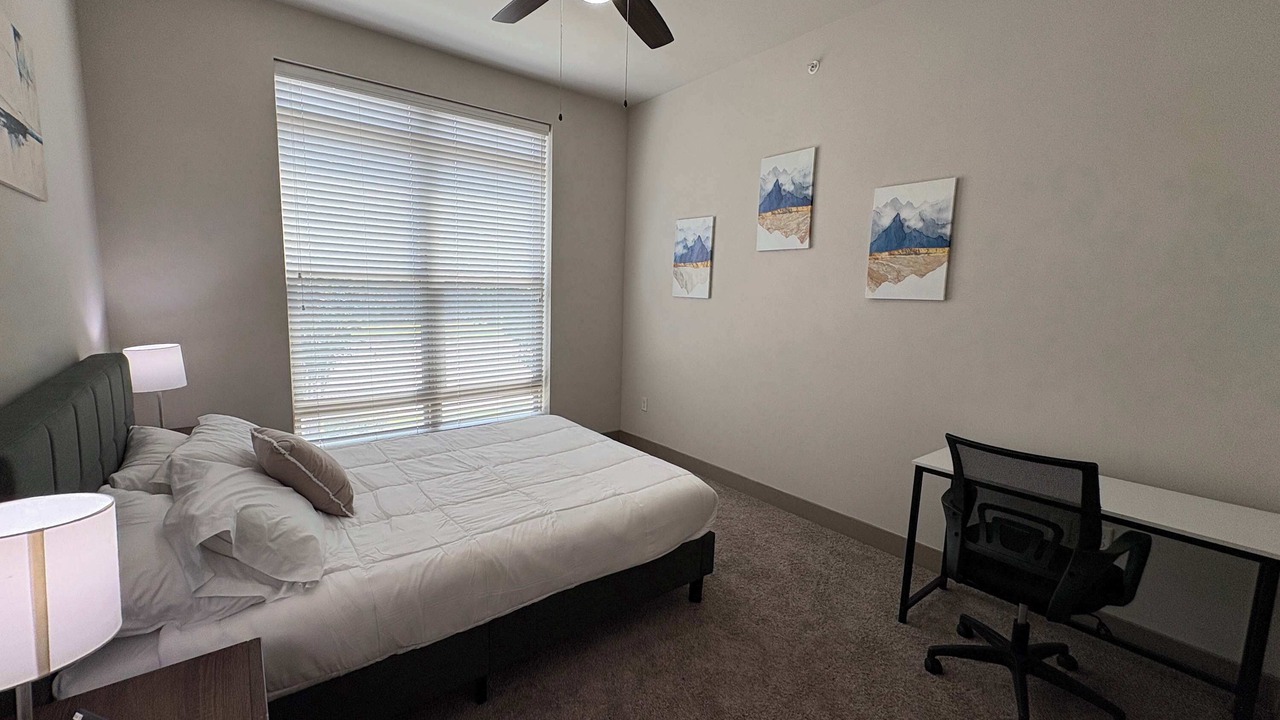 Photo of Bedroom in 12th Street