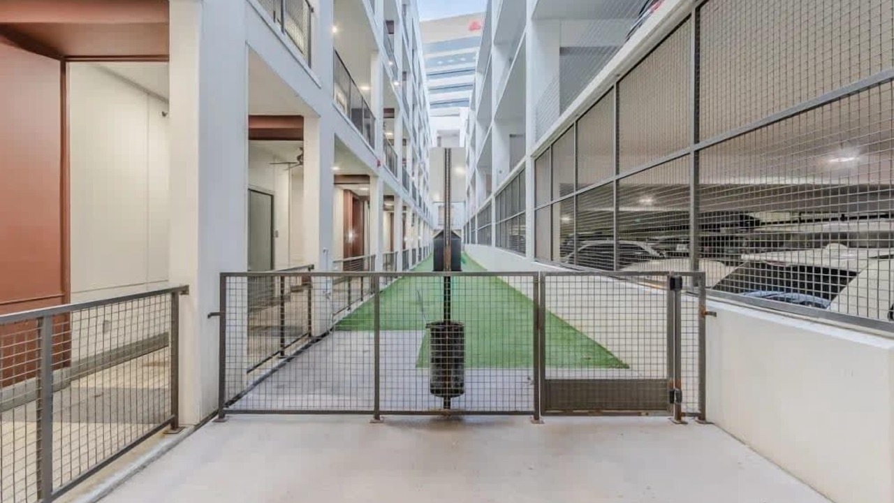 Photo of Outdoor in 12th Street