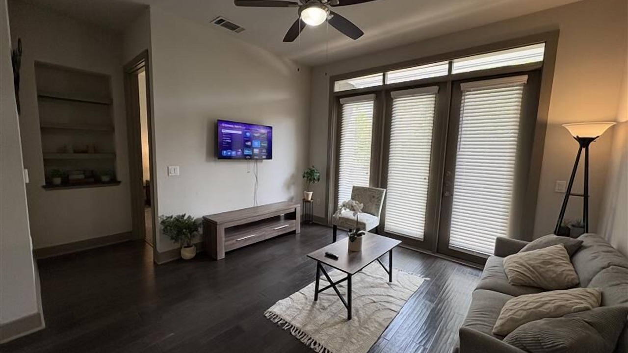 Photo of Livingroom in 12th Street