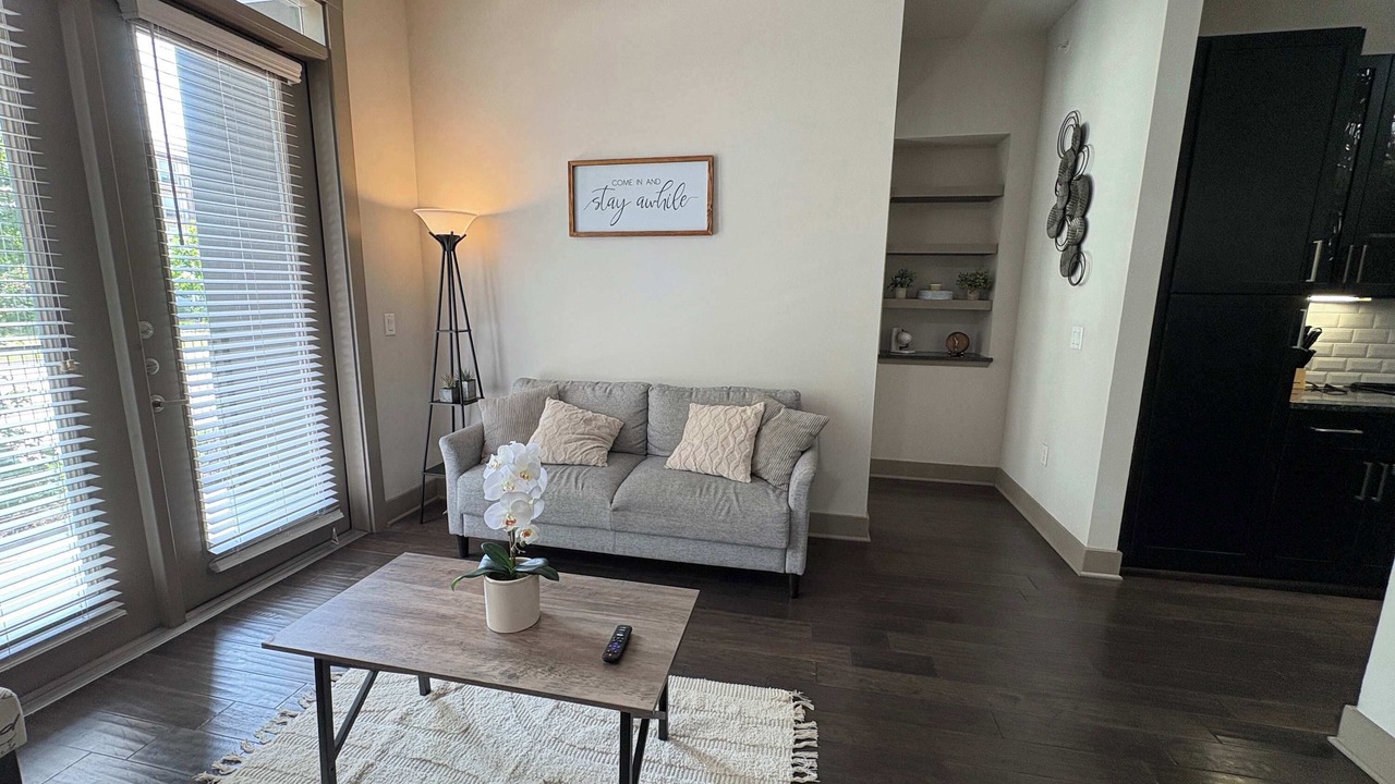 Photo of Livingroom in 12th Street