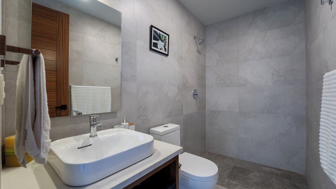 Photo of Bathroom in L