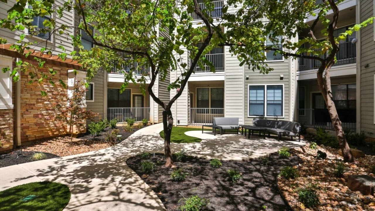 Photo of Outdoor in Central Arlington