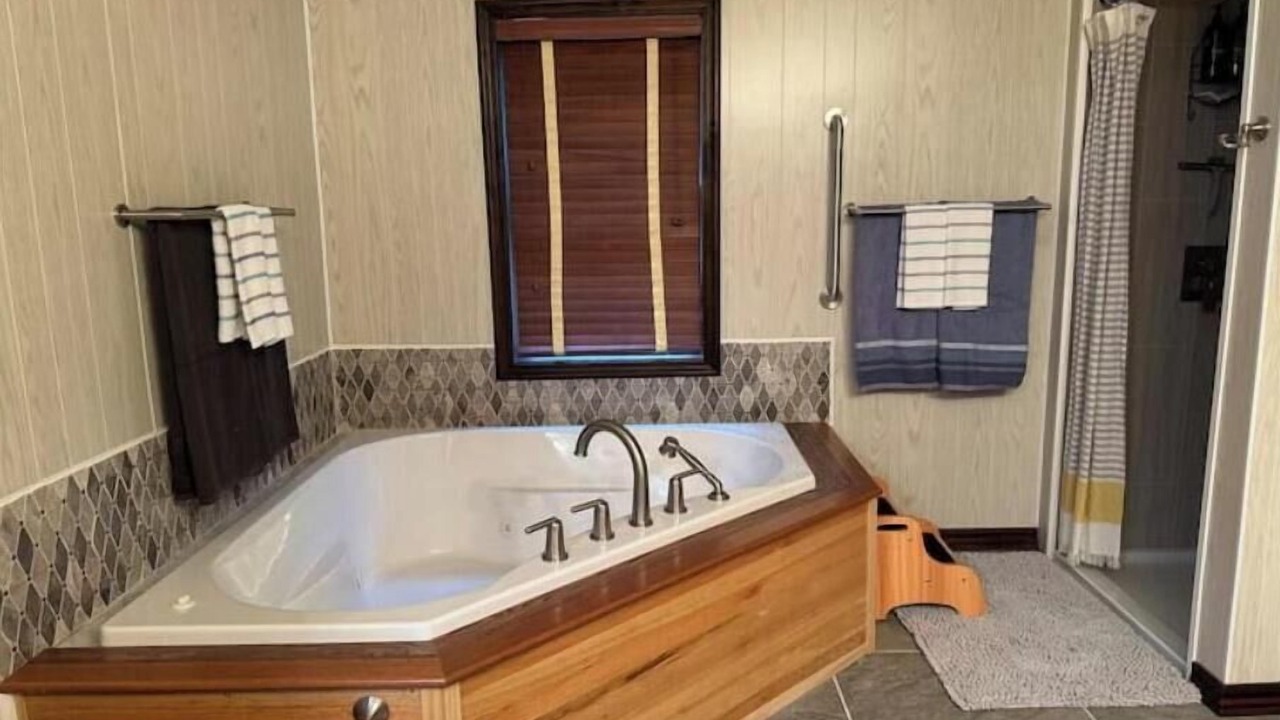 Photo of Bathroom in Leasburg