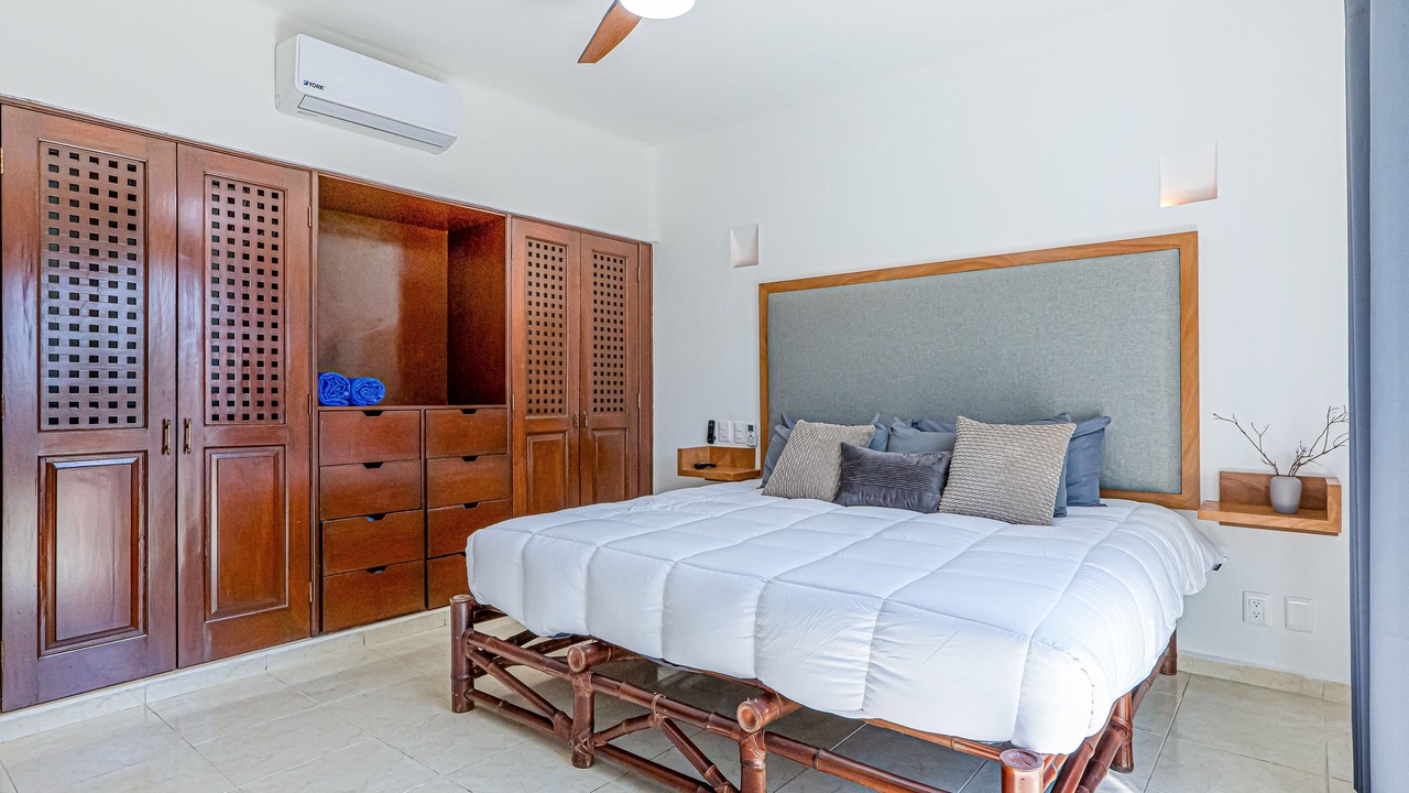 Photo of Bedroom in 12th Street