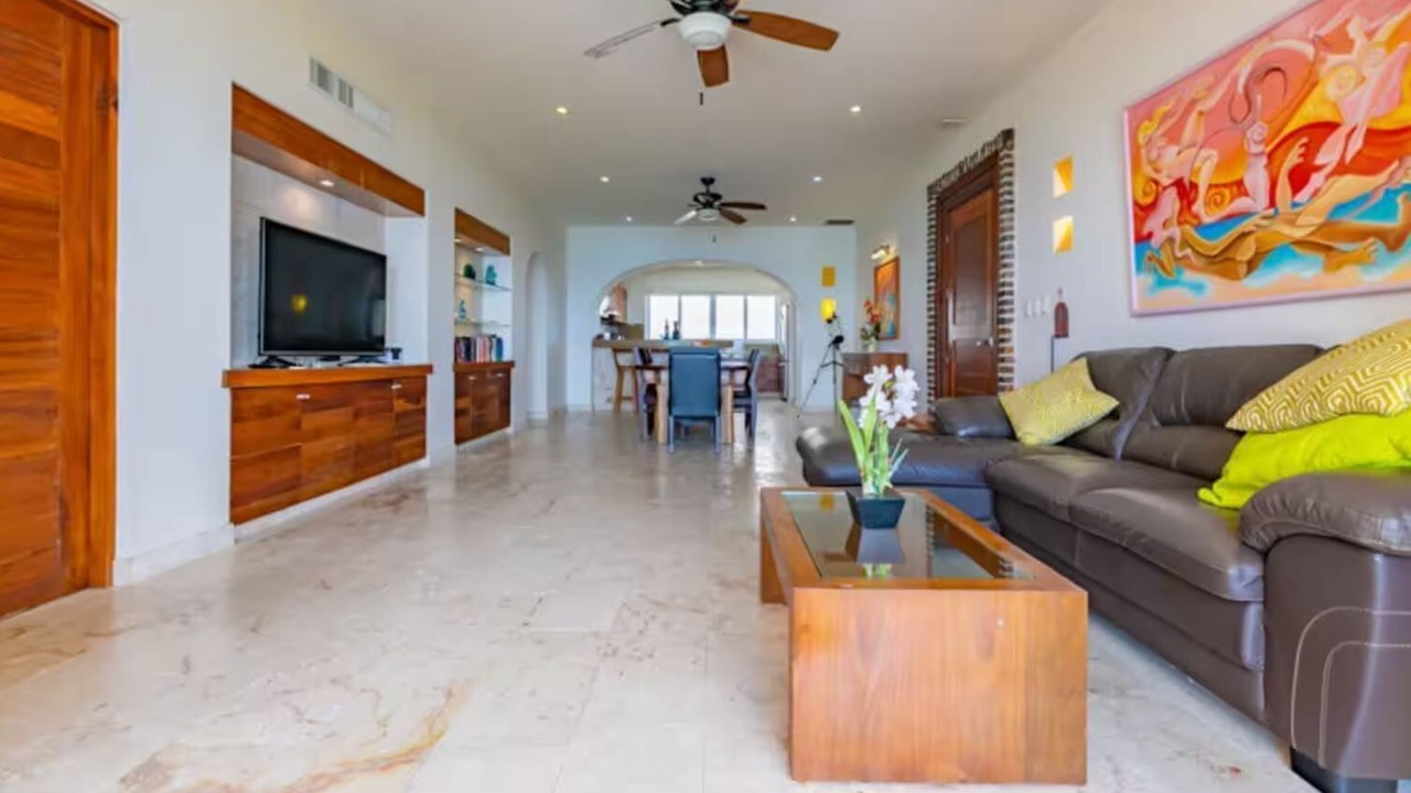 Photo of Livingroom in Salinas