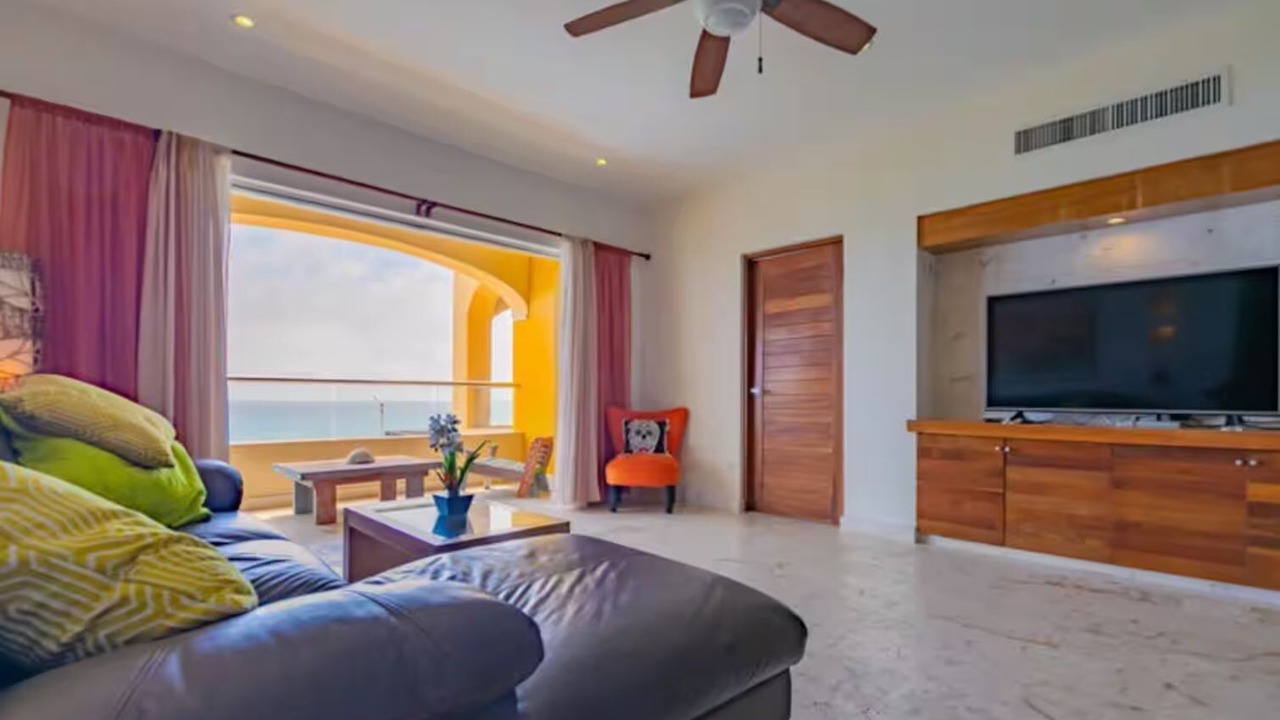 Photo of Livingroom in Salinas