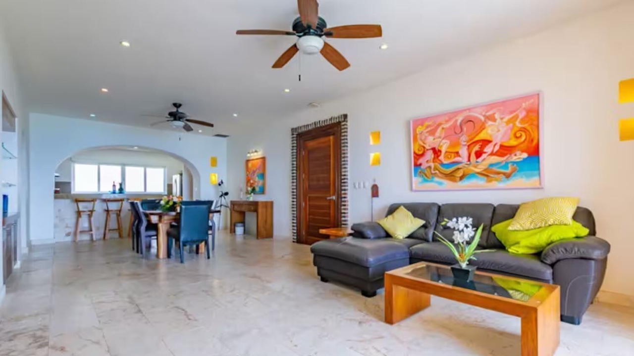 Photo of Livingroom in Salinas