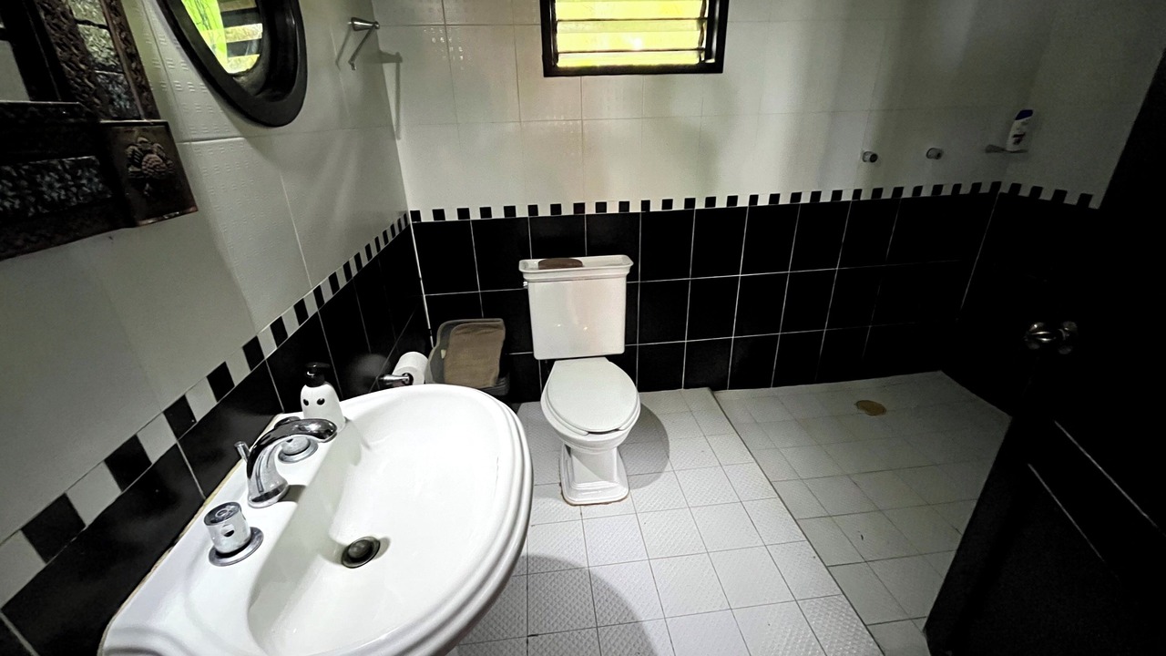 Photo of Bathroom in Huay-Pix