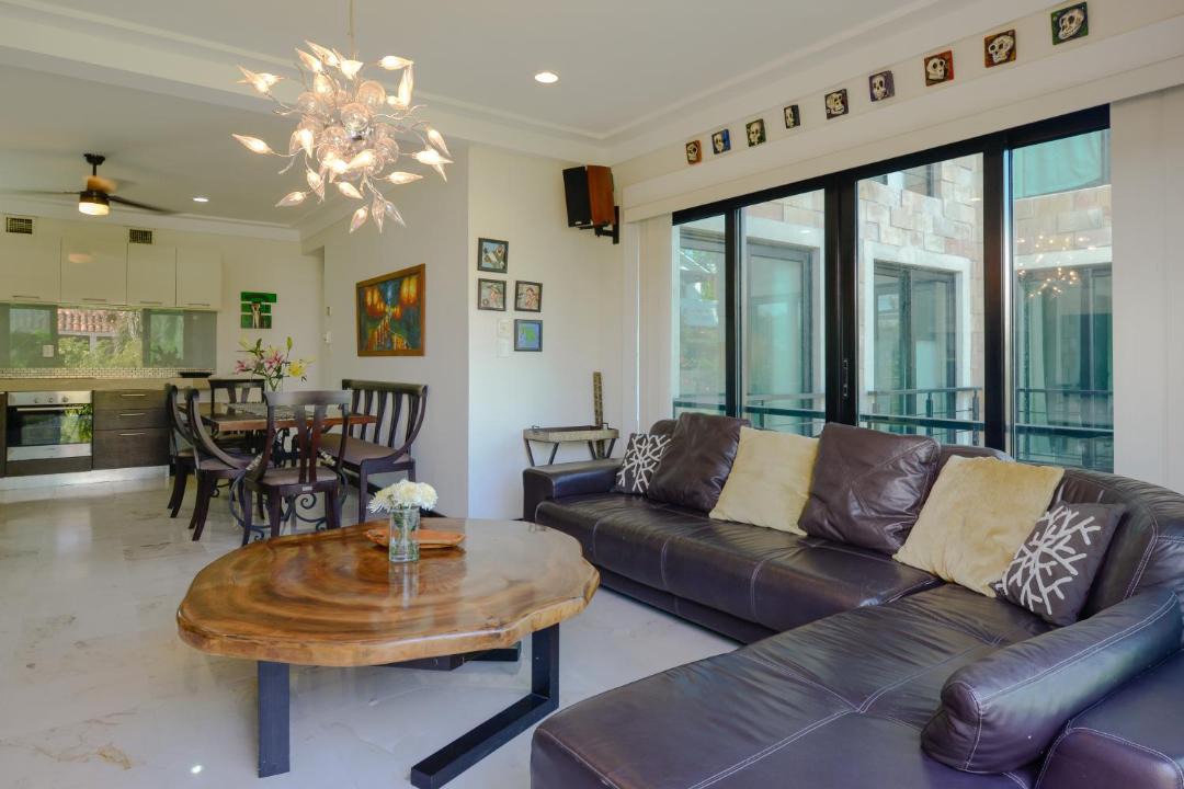 Photo of Livingroom in Downtown