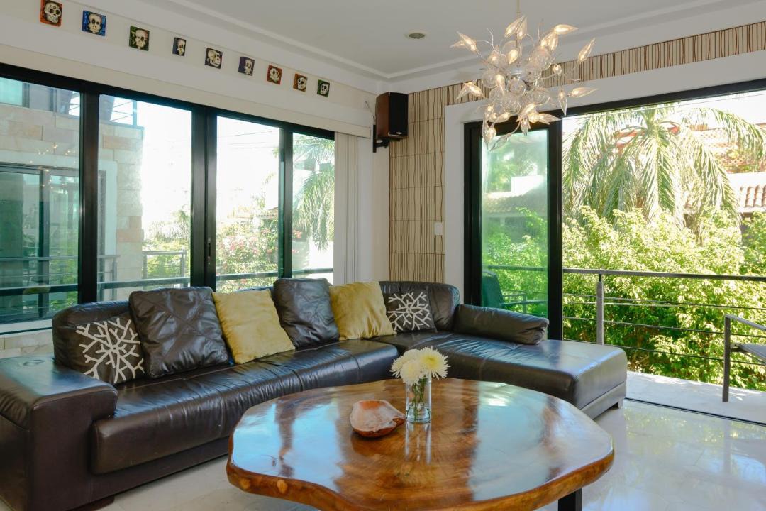 Photo of Livingroom in Downtown