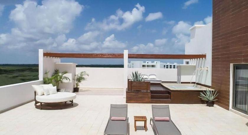 Photo of Patio Balcony in Playa Mujeres