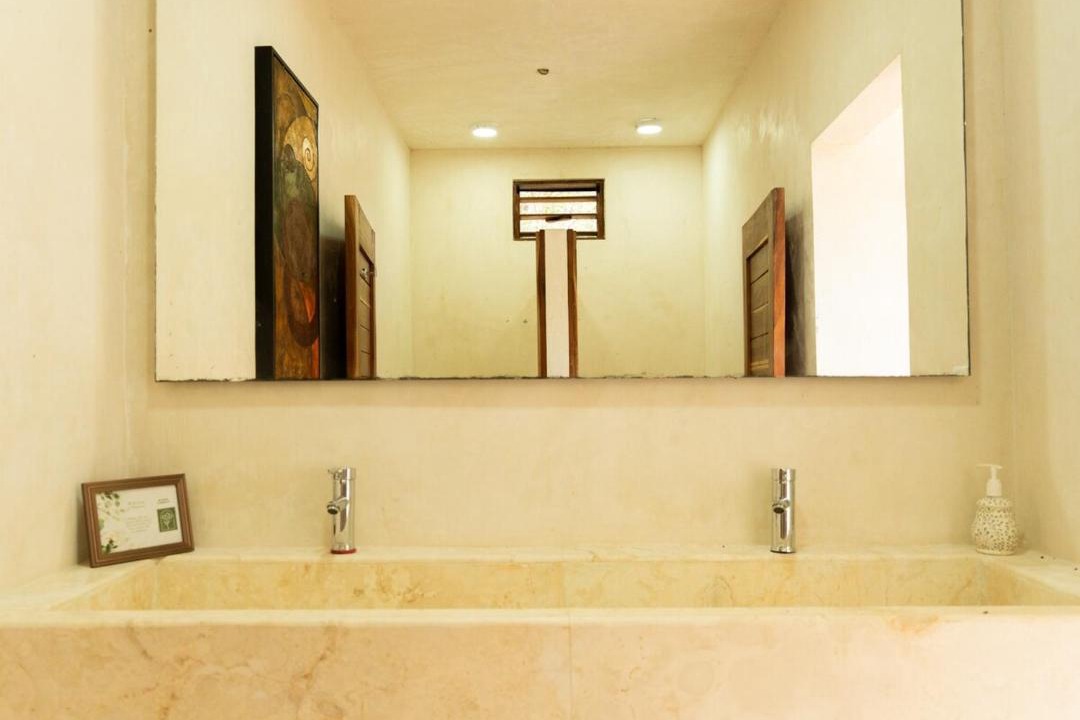 Photo of Bathroom in Francisco Uh May