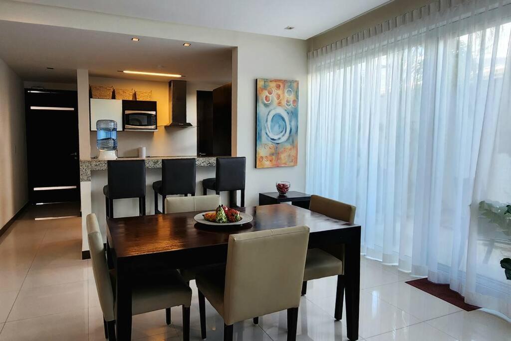 Photo of Livingroom in 12th Street