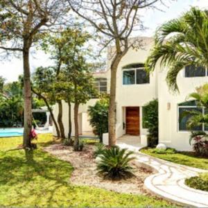 Photo of Buildings in Playacar Fase II