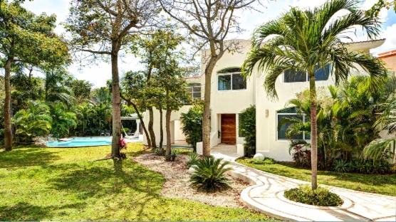 Photo of Buildings in Playacar Fase II