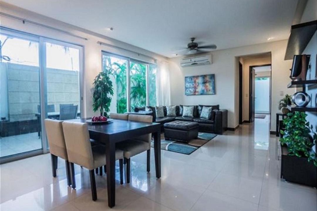 Photo of Livingroom in 12th Street