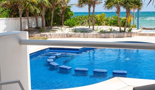 Condo, 2 Bedrooms, Ground Floor (Beachfront, 1 Bathroom)