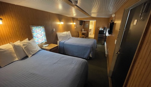 Double Double Caboose, 2 Double Beds