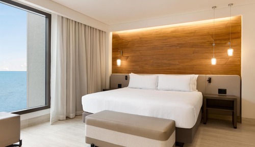 DELUXE OCEAN FRONT ONE BEDROOM SUITE-KING BED