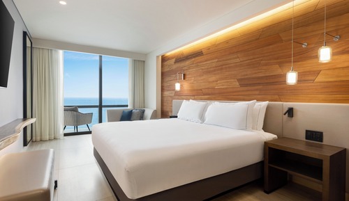 OCEAN FRONT ONE BEDROOM SUITE - KING BED