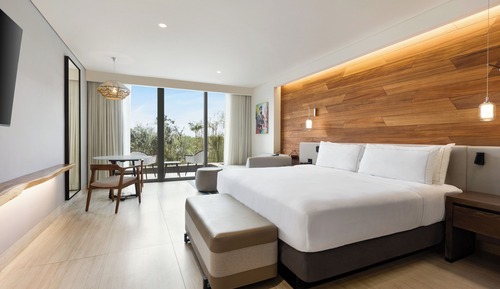SUNSET VIEW ONE KING BED GUESTROOM