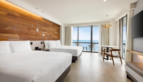 OCEAN FRONT CORNER TWO QUEEN BEDS GUESTROOM